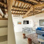 Casa Adriana, A Burghesius * Rom