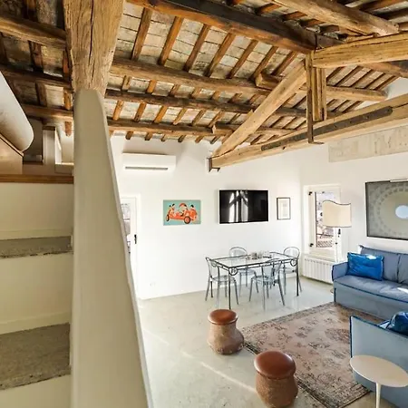 Casa Adriana, A Burghesius * רומא
