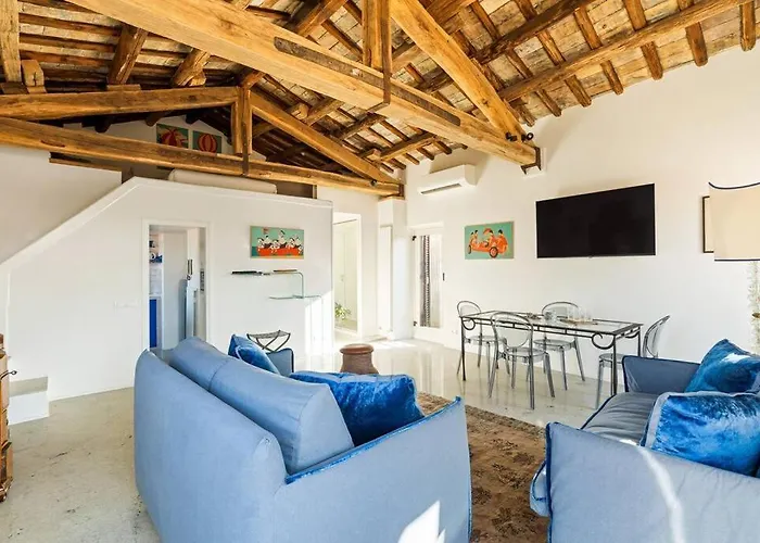 Casa Adriana, A Burghesius *